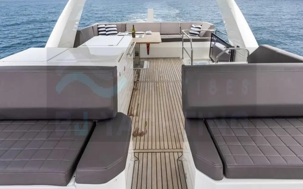 slider 5 Prestige Yachts 630 Fly