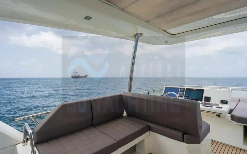 slider 6 Prestige Yachts 630 Fly