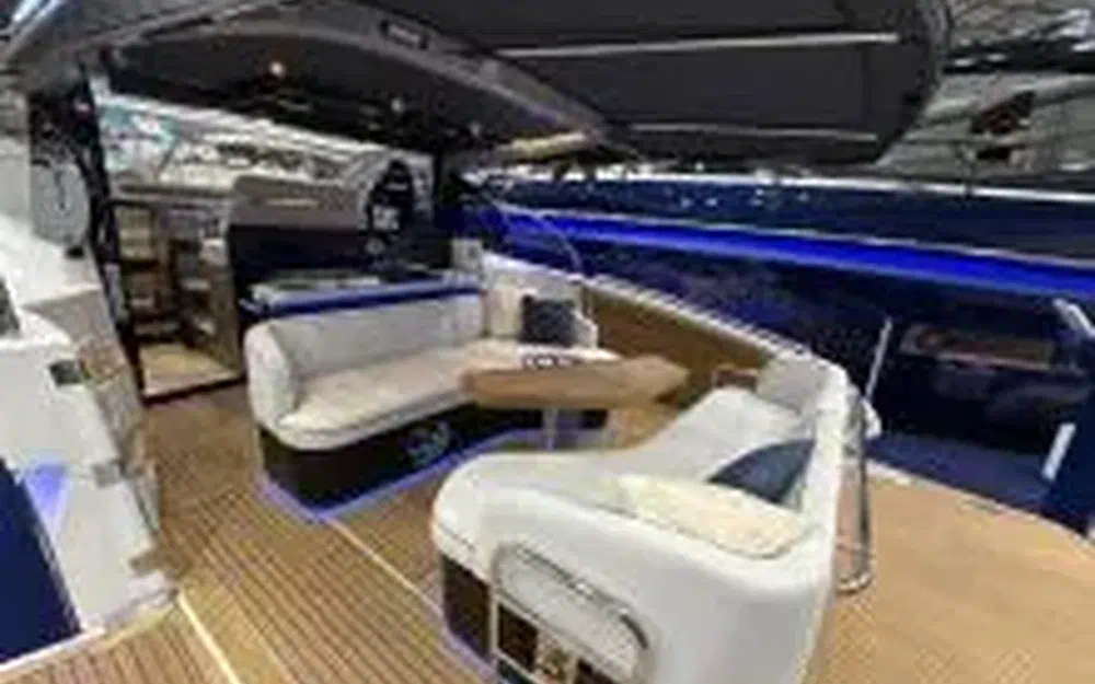 slider 12 Beneteau Gran Turismo 40