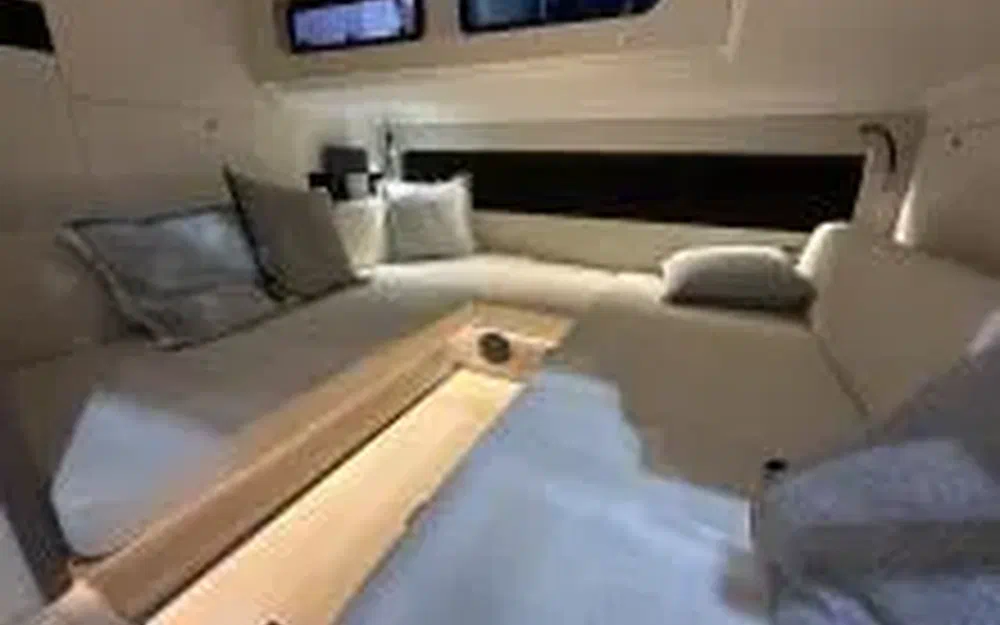 slider 16 Beneteau Gran Turismo 40