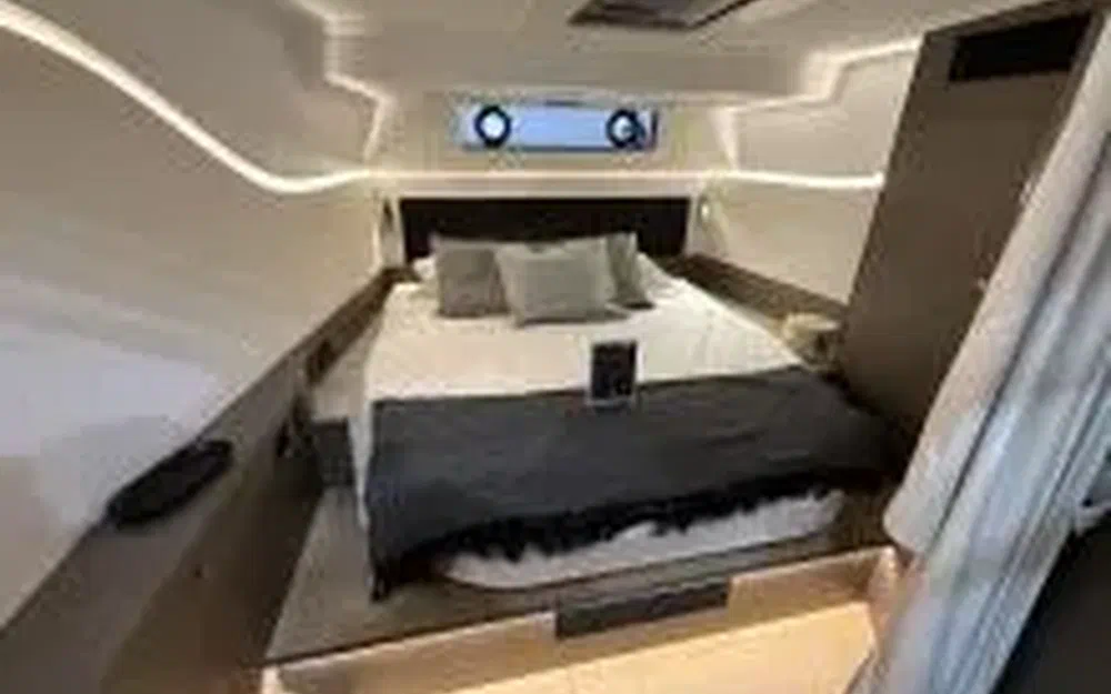 slider 17 Beneteau Gran Turismo 40