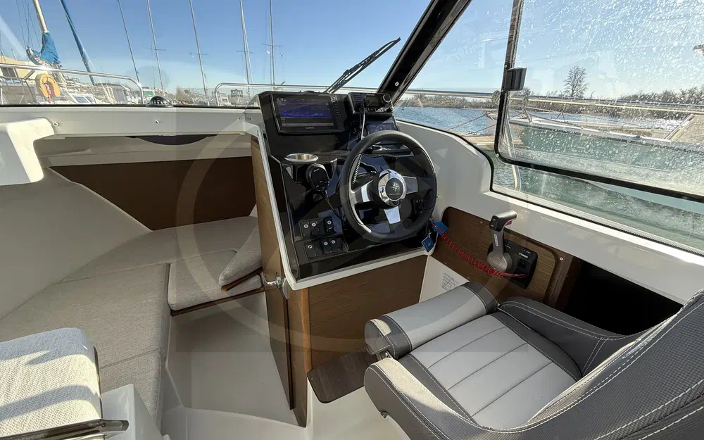 slider 15 Jeanneau Merry Fisher 695