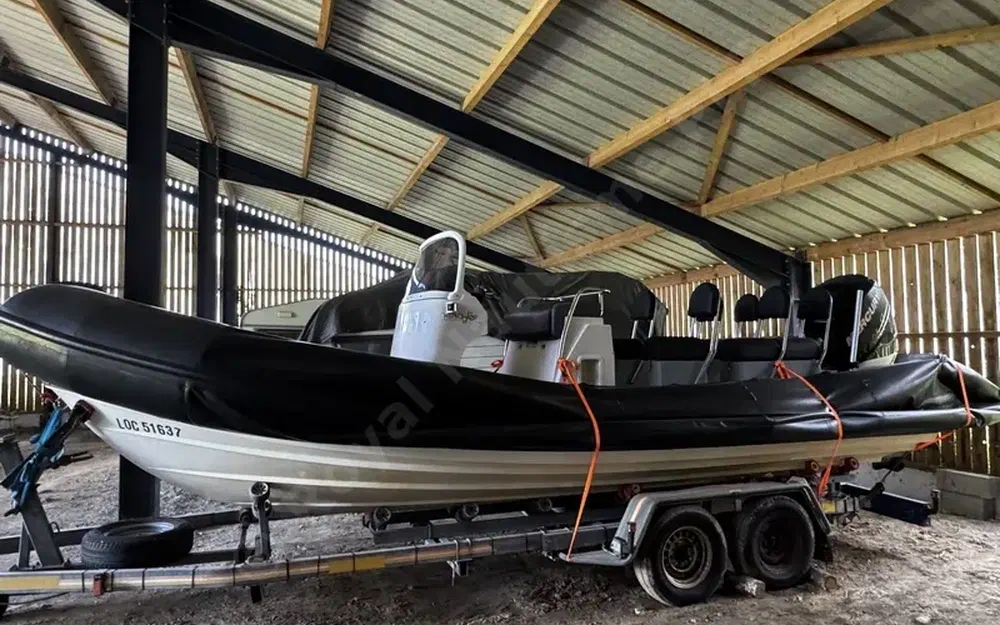 slider 0 Valiant 750 Patrol