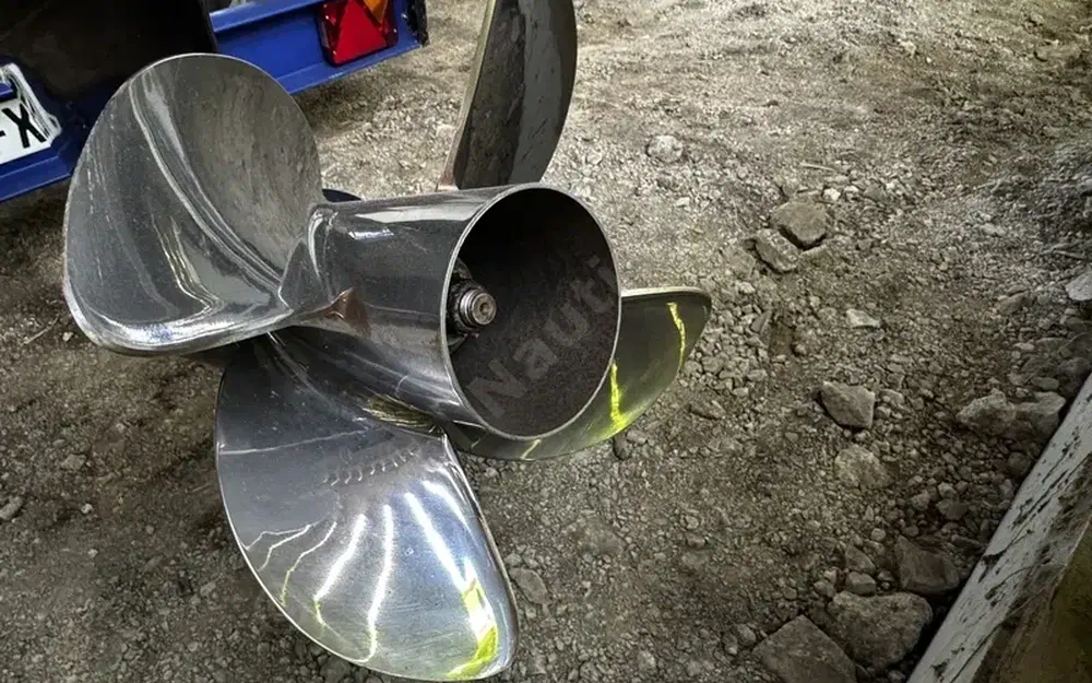 slider 10 Valiant 750 Patrol