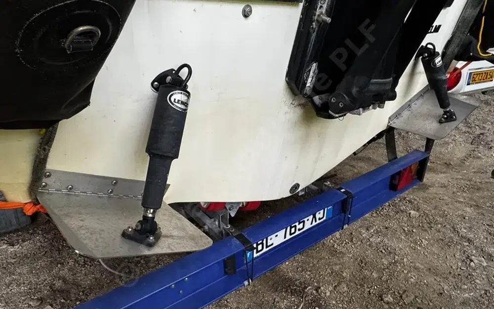 slider 6 Valiant 750 Patrol