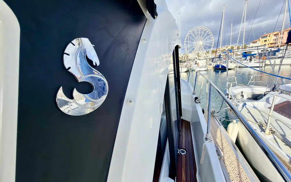 slider 9 Beneteau Antares 9 OB