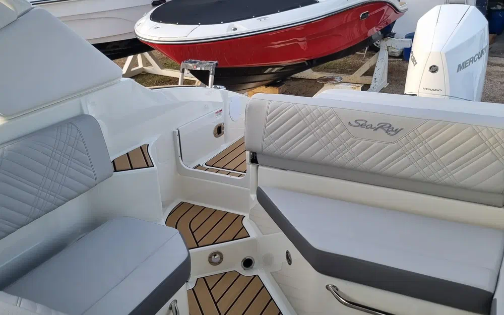 slider 6 Sea Ray SDX 250 OB