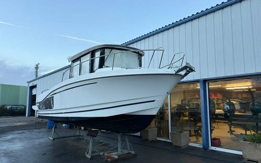 slider 2 Jeanneau Merry Fisher 795