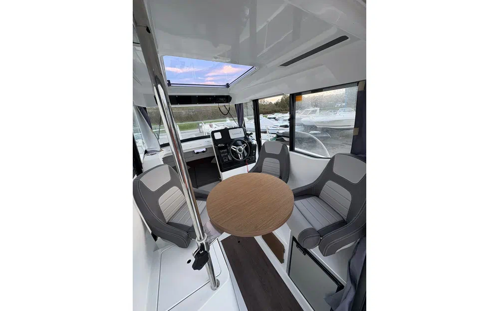 slider 4 Jeanneau Merry Fisher 795