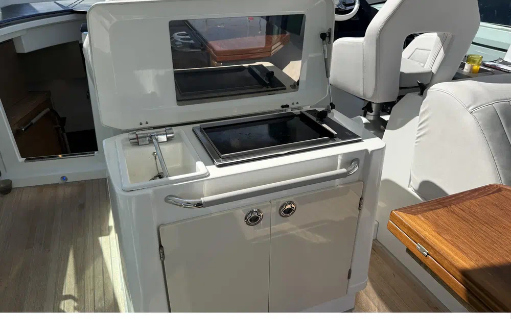 slider 10 Beneteau Gran Turismo 46