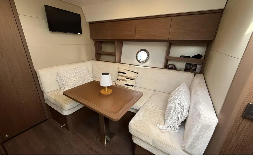 slider 16 Beneteau Gran Turismo 46