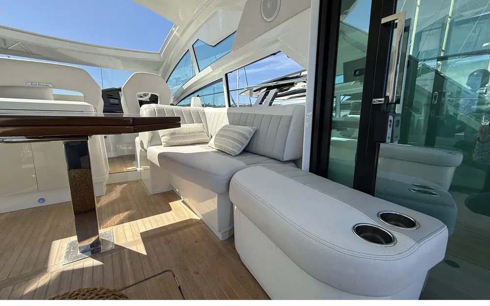 slider 8 Beneteau Gran Turismo 46
