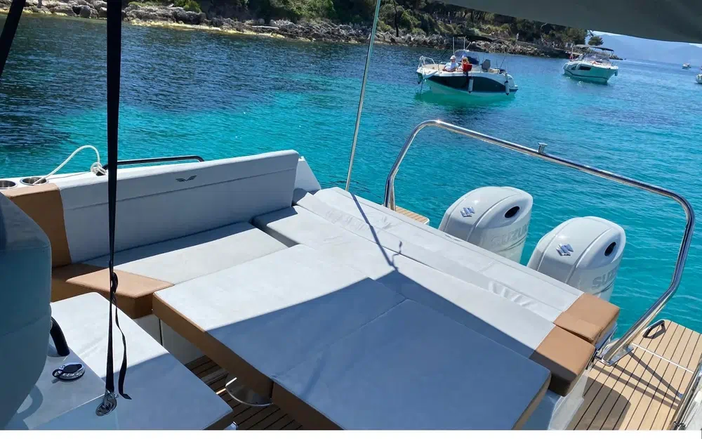 slider 4 Beneteau Flyer 9 Sundeck
