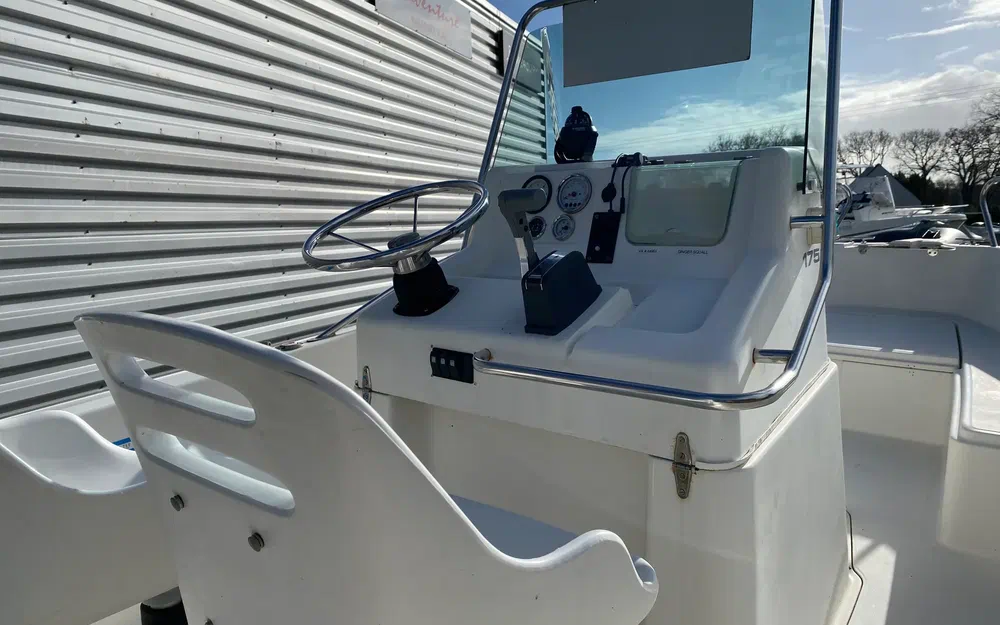 slider 2 Kelt White Shark 175