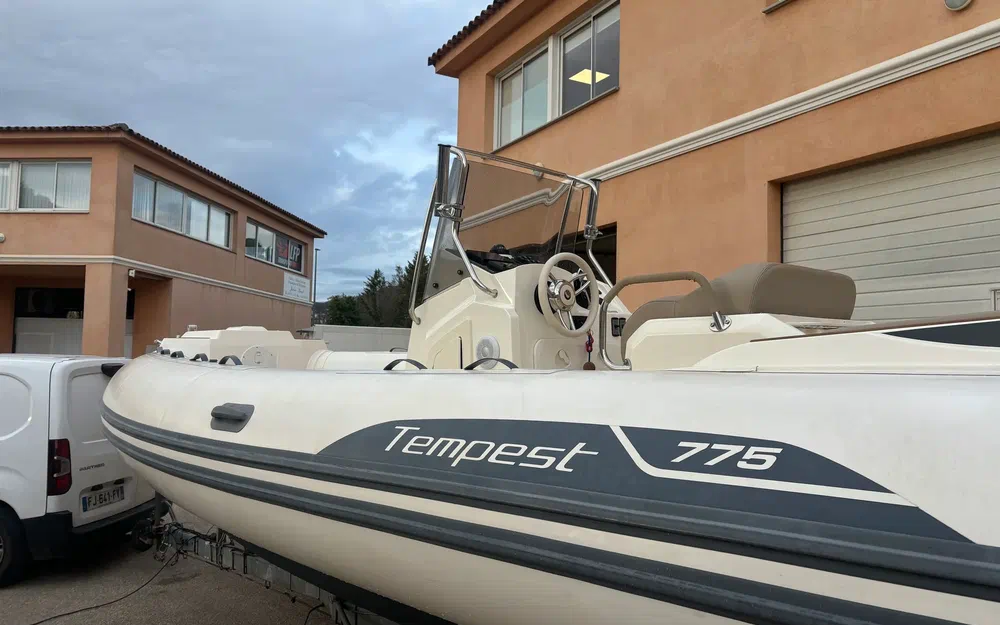 slider 28 Capelli Tempest 775 Luxe