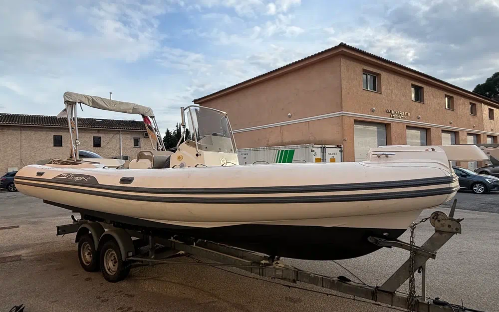 slider 1 Capelli Tempest 775 Luxe