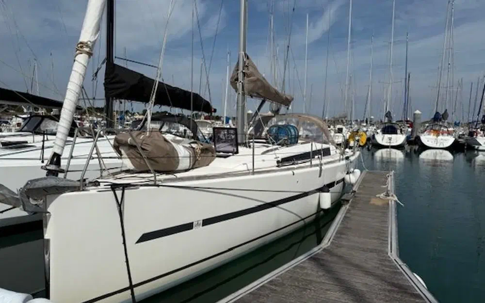 slider 0 Dufour 36 Performance