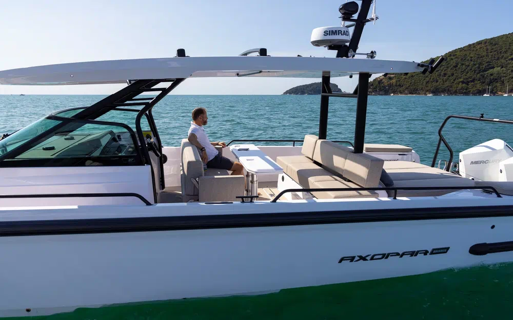 slider 16 Axopar 37 ST