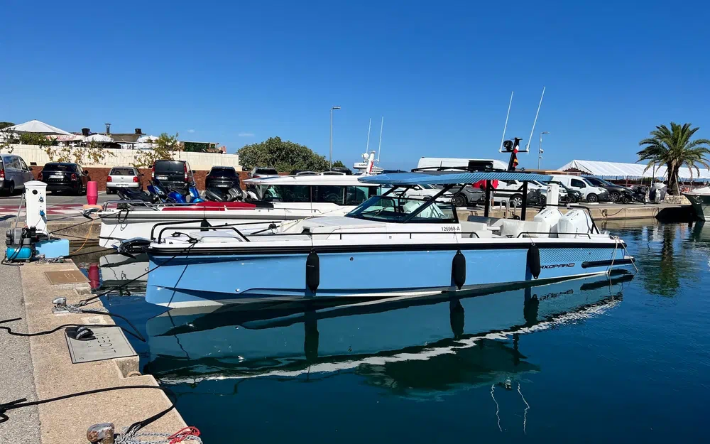 slider 8 Axopar 37 ST