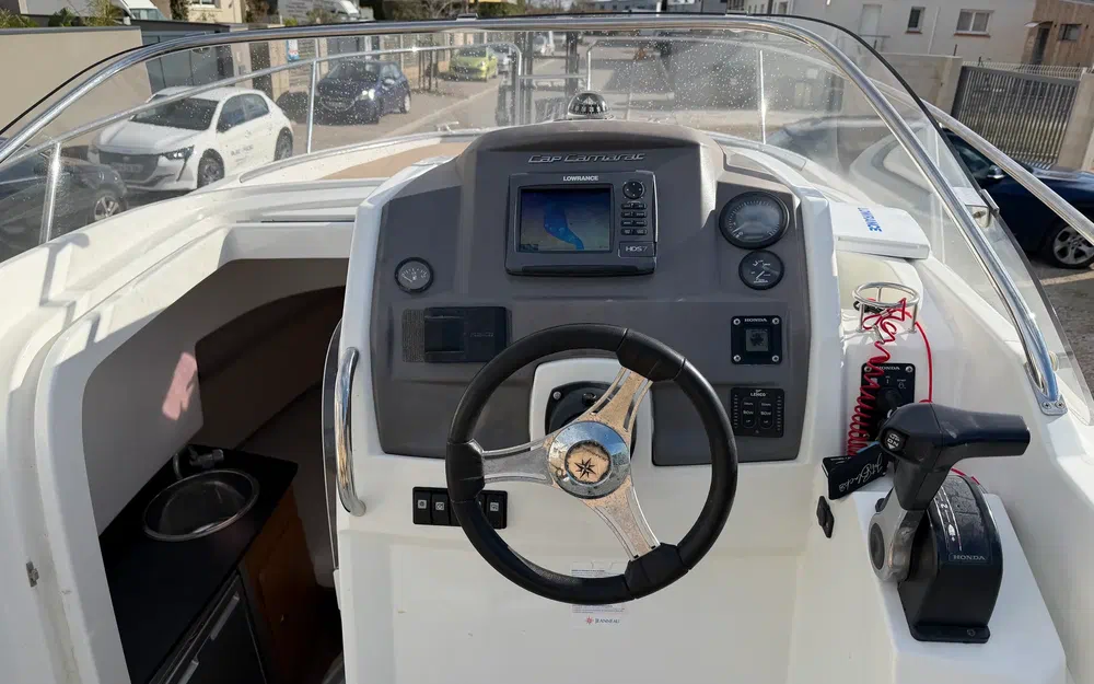 slider 9 Jeanneau CAP CAMARAT 7.5 WA S2