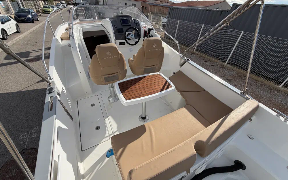 slider 7 Jeanneau CAP CAMARAT 7.5 WA S2