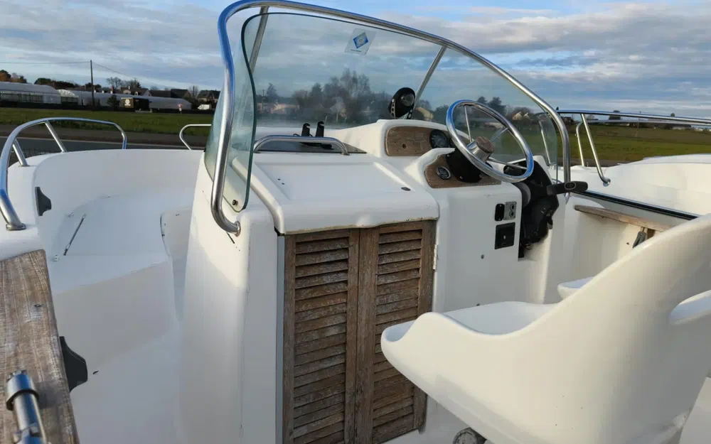 slider 4 Jeanneau Cap Camarat 625