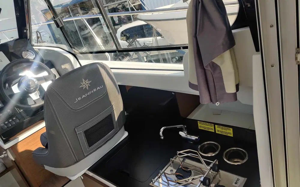 slider 6 Jeanneau Merry Fisher 695