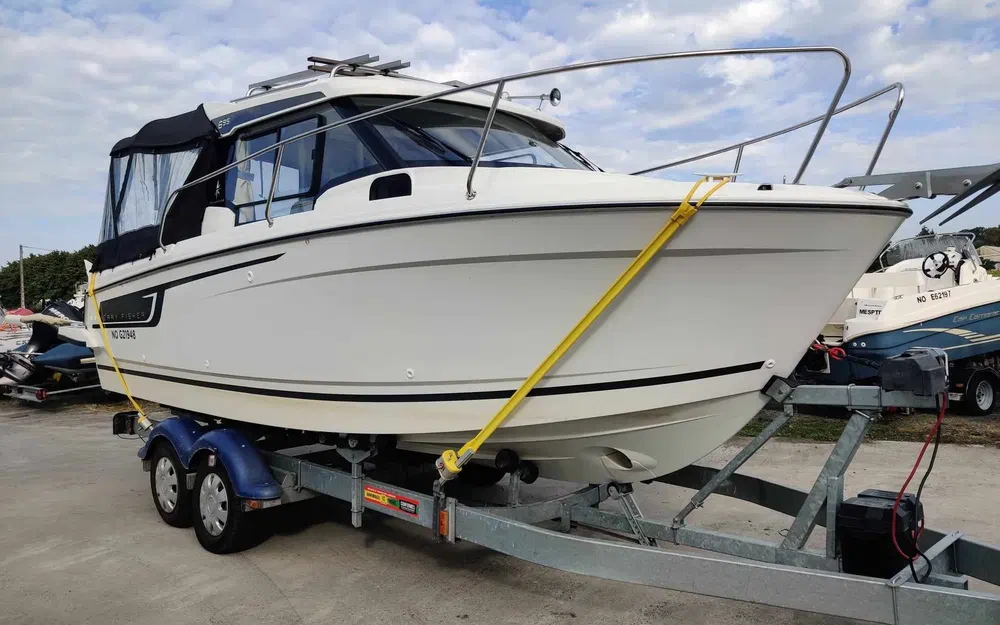 slider 1 Jeanneau Merry Fisher 695