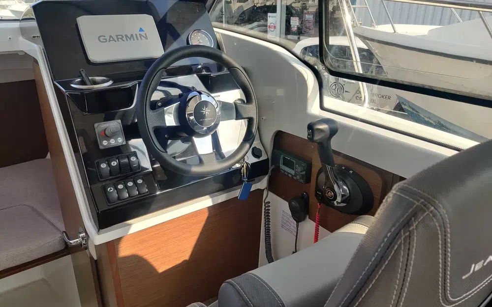 slider 7 Jeanneau Merry Fisher 695