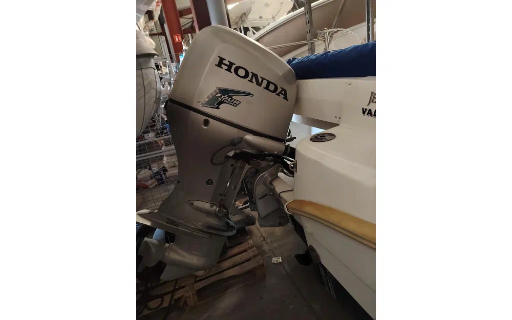 slider 9 Jeanneau CAP CAMARAT 555 CC