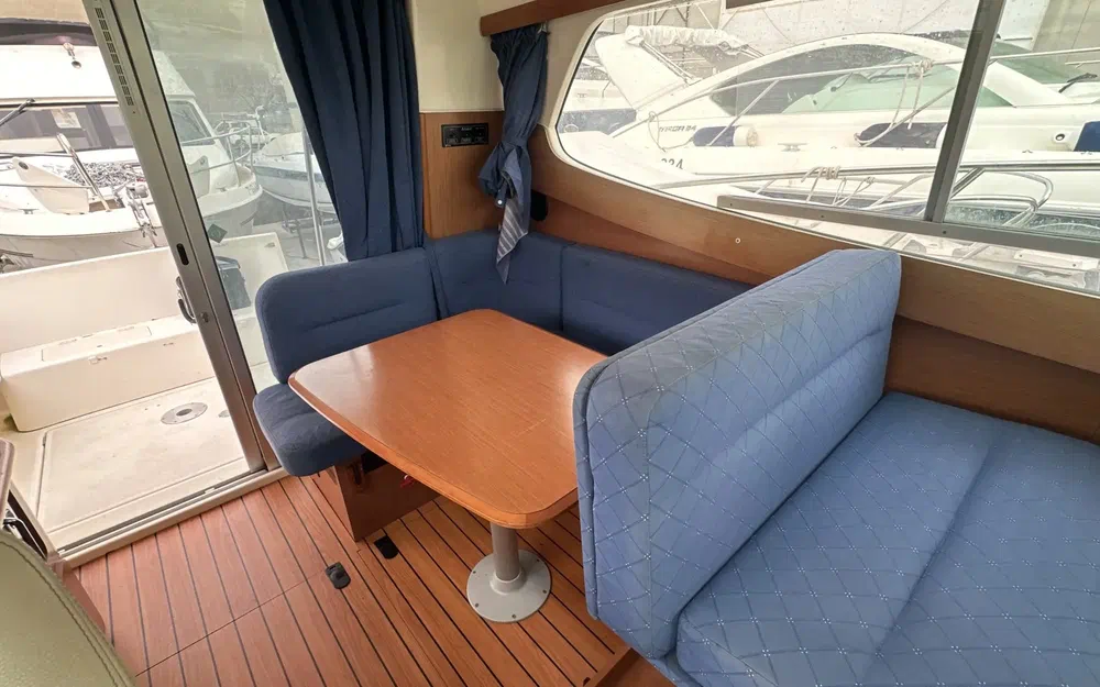 slider 9 Jeanneau Merry Fisher 925 Fly