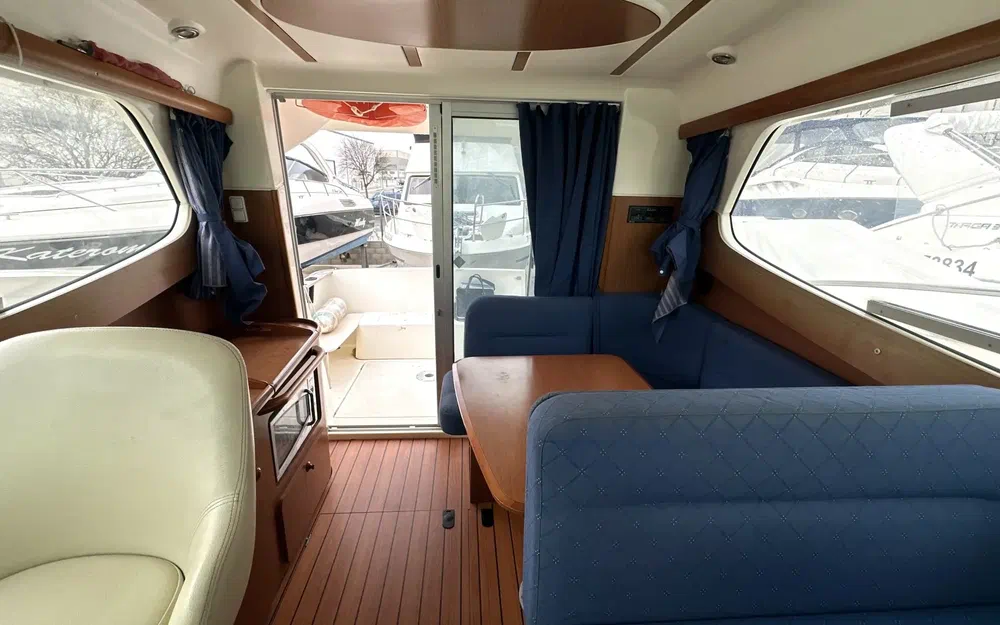 slider 11 Jeanneau Merry Fisher 925 Fly