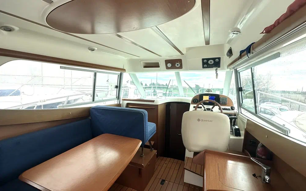 slider 5 Jeanneau Merry Fisher 925 Fly
