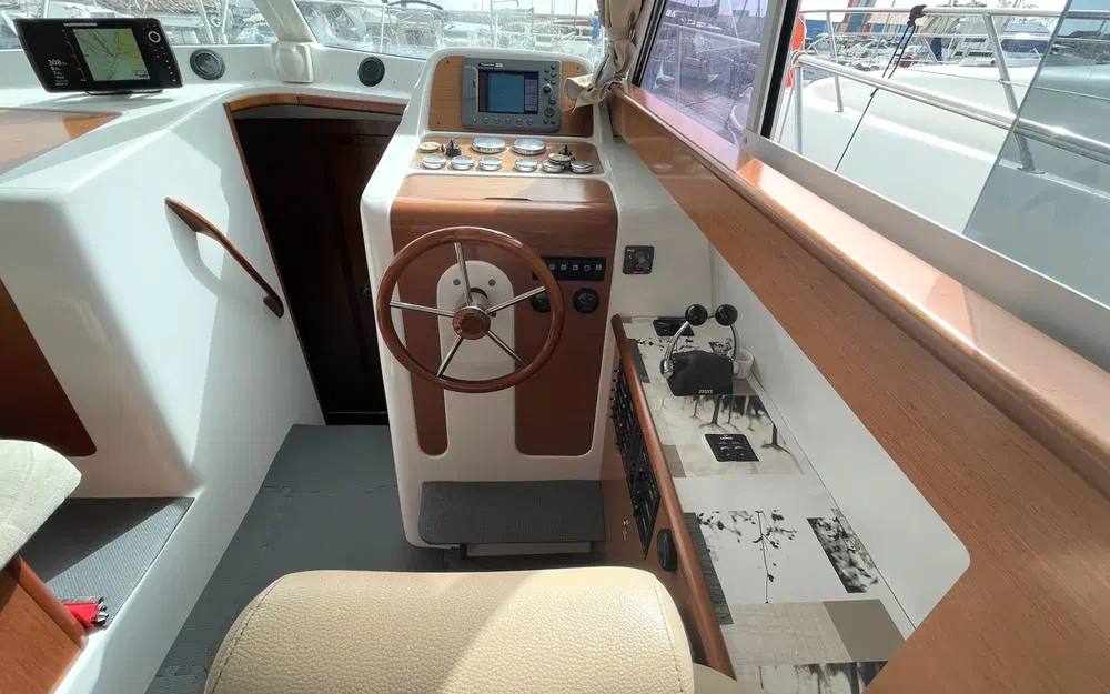 slider 8 Beneteau Antares 10.80