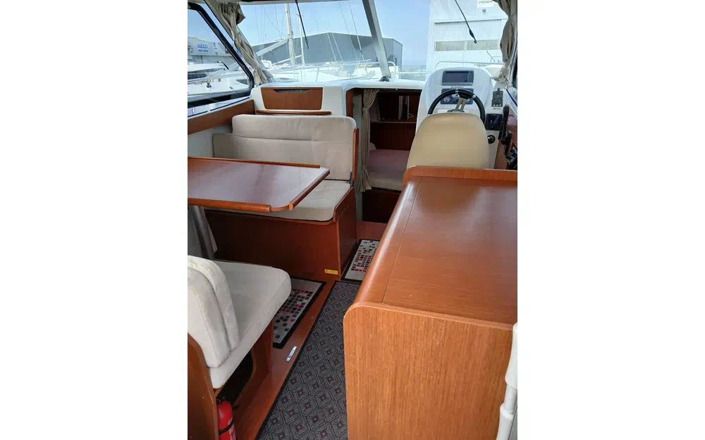 slider 3 Beneteau Antares 8 S