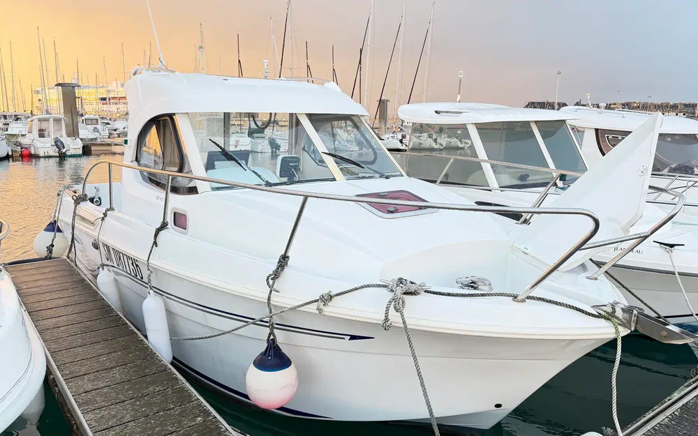 slider 0 Beneteau Antares 7