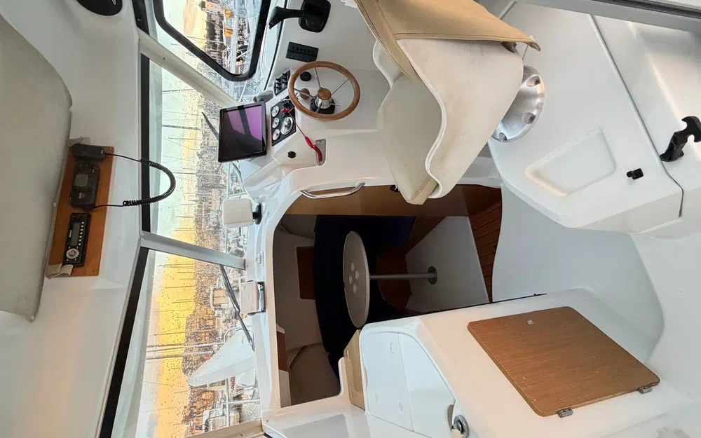 slider 2 Beneteau Antares 7