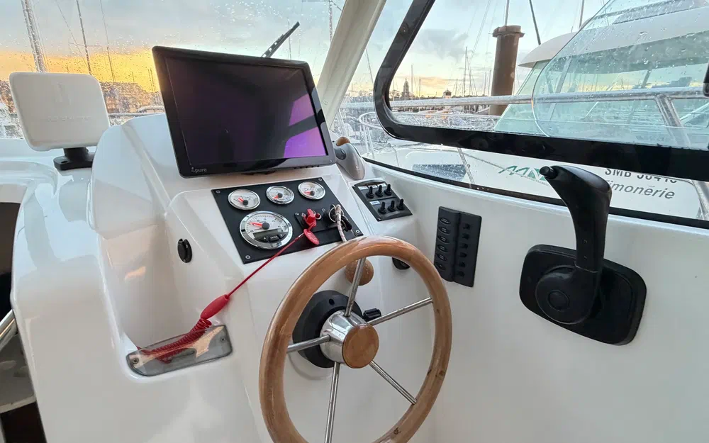 slider 3 Beneteau Antares 7