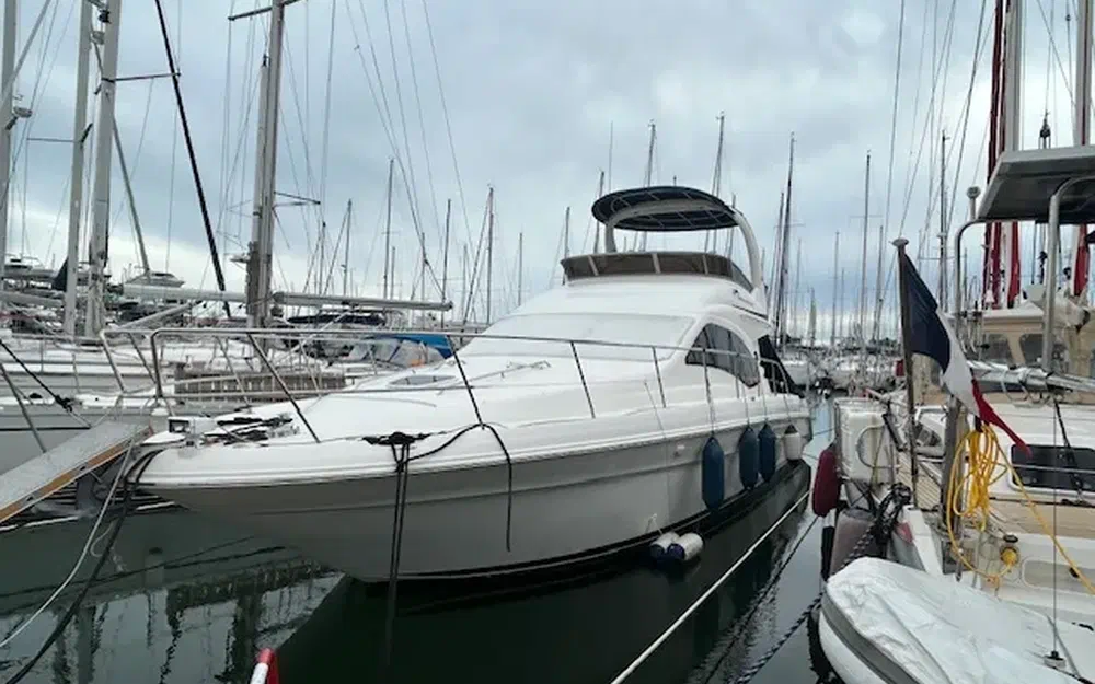 slider 1 Sea Ray 455 Sedan Bridge