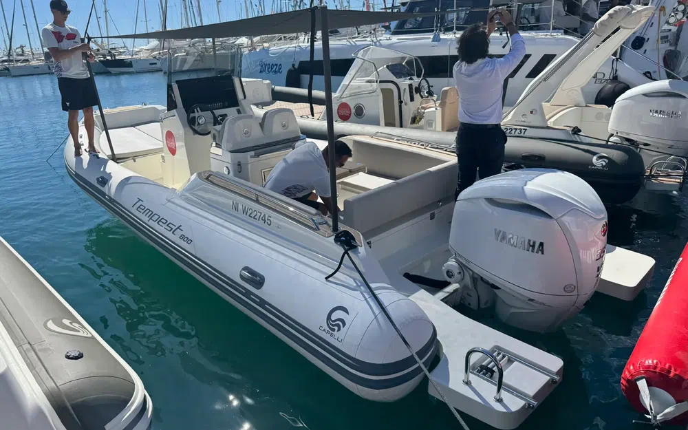 slider 0 Capelli Tempest 800