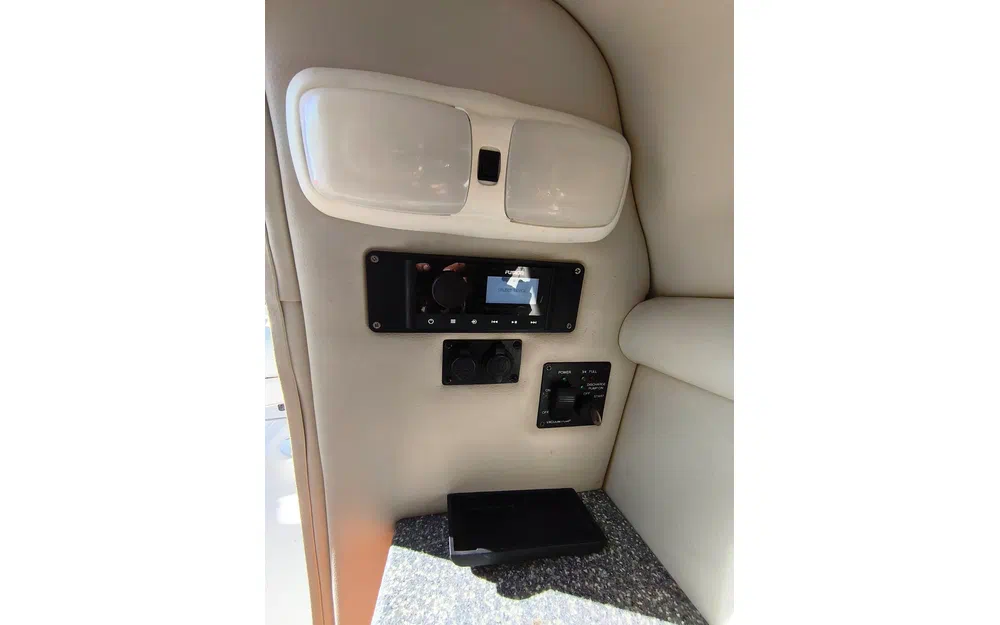 slider 12 Chaparral 256 SSX