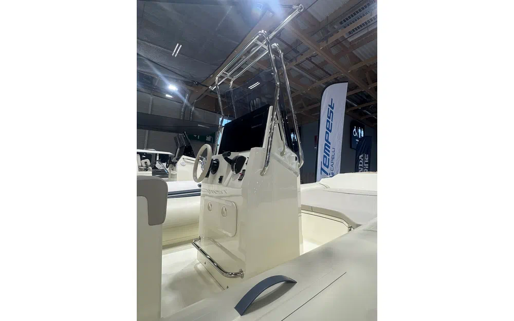 slider 4 Capelli Tempest 700