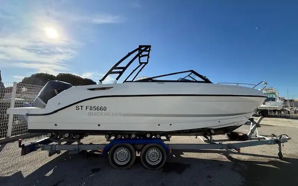 slider 1 Quicksilver Activ 755 Bowrider