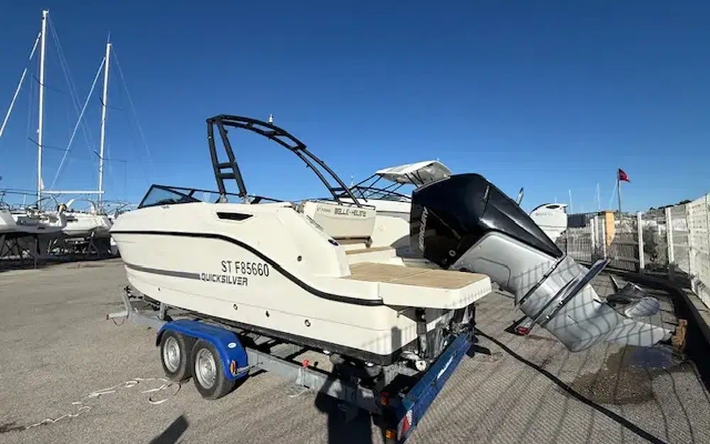 slider 2 Quicksilver Activ 755 Bowrider