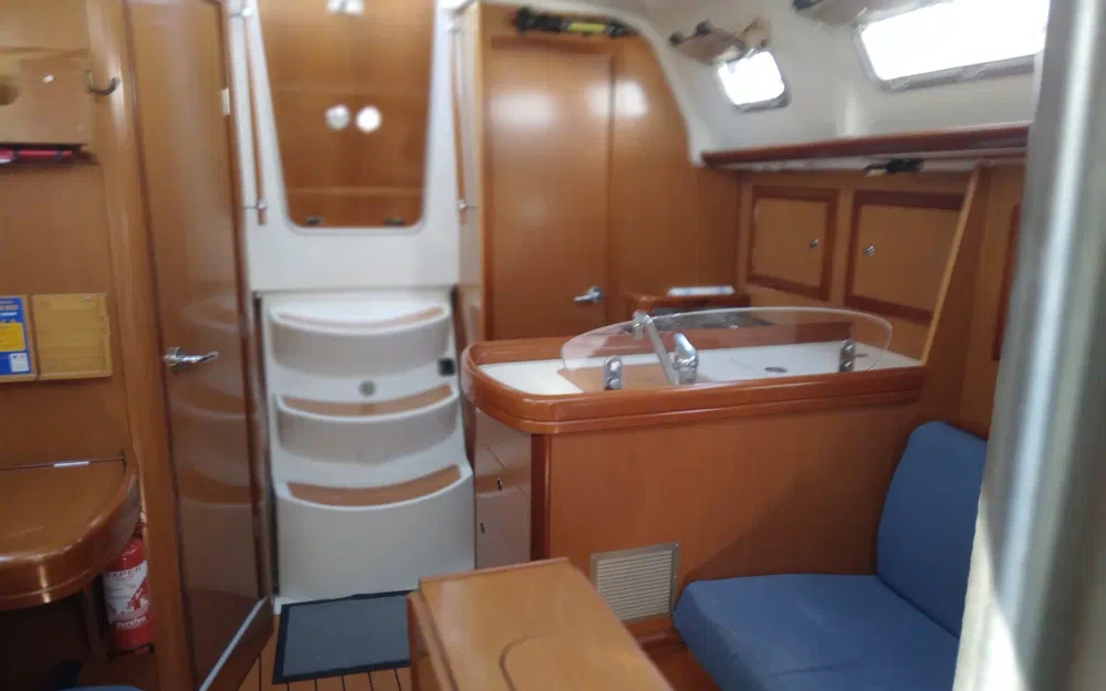 slider 1 Beneteau Oceanis 323 Clipper