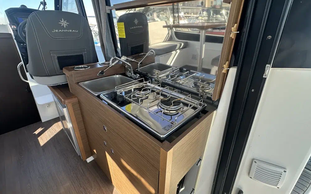 slider 6 Jeanneau Merry Fisher 895