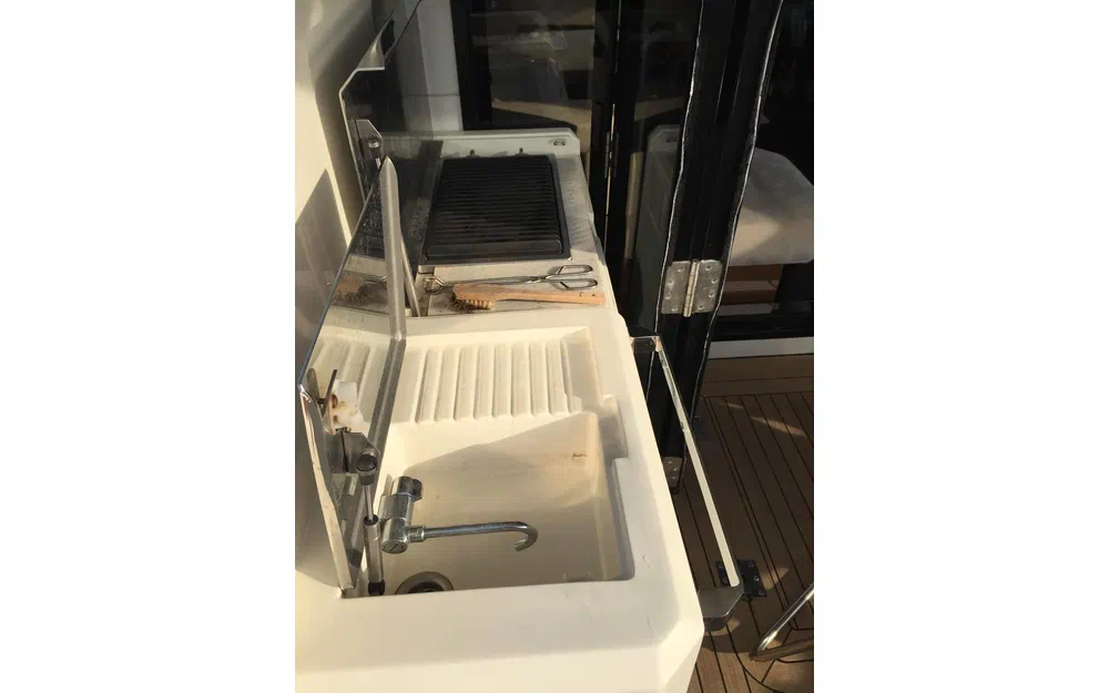 slider 12 Marquis Yachts 500 SC