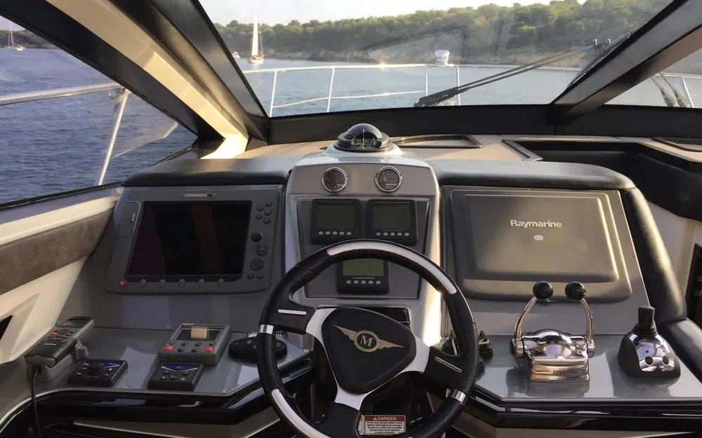 slider 17 Marquis Yachts 500 SC