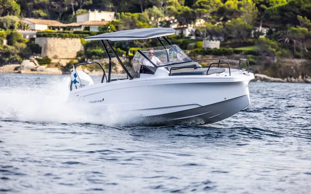 slider 9 Axopar 25 Cross Top