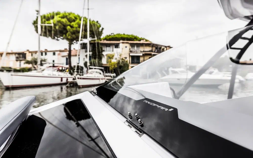 slider 12 Axopar 25 Cross Top